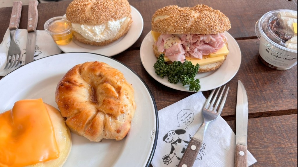 Vlog: Day 06 Seoul | New Hotel, London Bagel Museum & Korean BBQ&nbsp;Night!